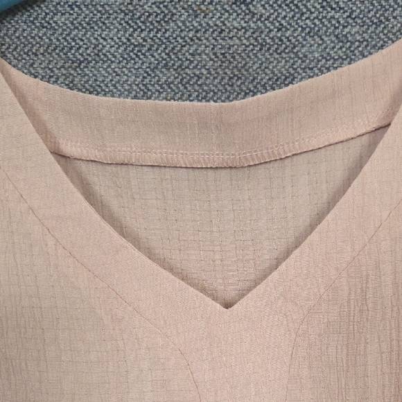 Peach V-Neck Ruffle Dress - Picture 4 of 6